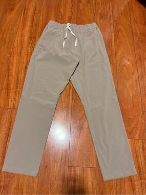 ALO Yoga Men's Drawstring Chinos - Taupe with White Drawcord